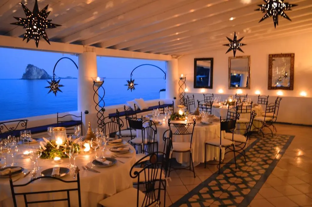 Hotel Lisca Bianca Panarea 4*,  Italia